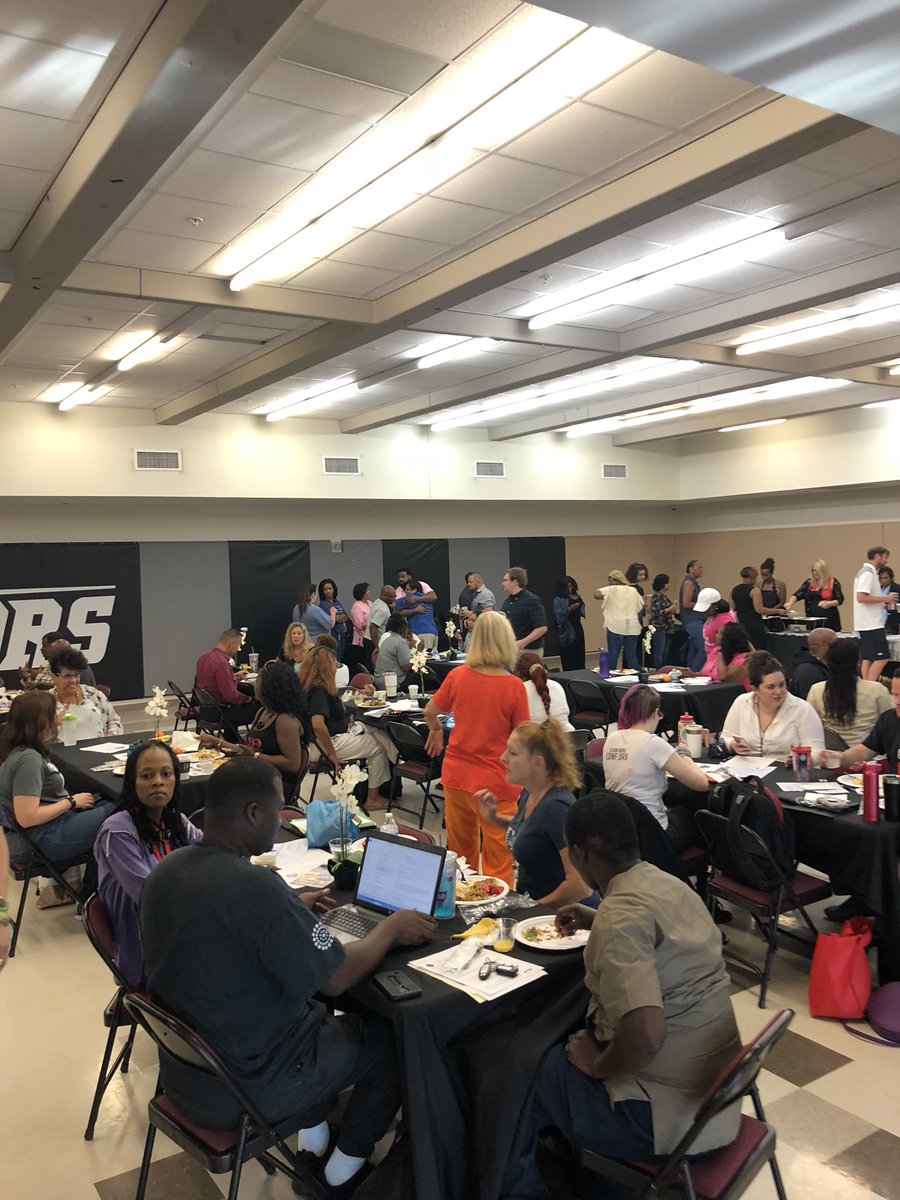 Kicking off start of school at the <a href="/APSNAWarriors/">North Atlanta High School</a> teacher welcome breakfast!  <a href="/apsupdate/">ATL Public Schools</a>