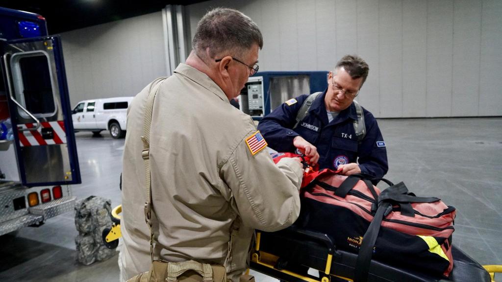 HHSGov's tweet photo. Over 2,000 National Disaster Medical System professionals from across the country are in Atlanta receiving training to #SaveLives if disaster strikes. #NDMS2018 @PHEgov https://t.co/ufwiKHGyQW