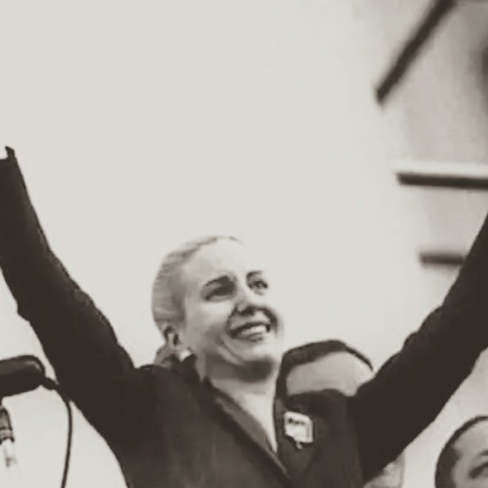 ListaVerdeFund's tweet photo. "Nuestra patria dejará de ser colonia, o la bandera flameará sobre sus ruinas". 
Al conmemorarse 66vos años de la desaparición física de la Gran #Líder del #Pueblo, #Evita #Duarte de #Perón, debemos recordarla hoy más que nunca volviendo a #nuestras #raíces. https://t.co/yzRxm6MIyY