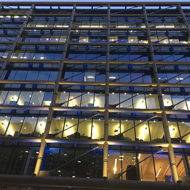 numbersalive's tweet photo. Great math photo! @aladyinlondon Discuss #design #geometry #arithmetic #architecture #engineering #mathintherealworld #STEM #stemifyingmath https://t.co/qi9CCCzNXX https://t.co/JZuHTJjB6F