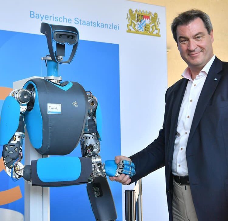 koesterfabian's tweet photo. Wenn ein Roboter mehr Herz hat als du https://t.co/dSC3EP50yq