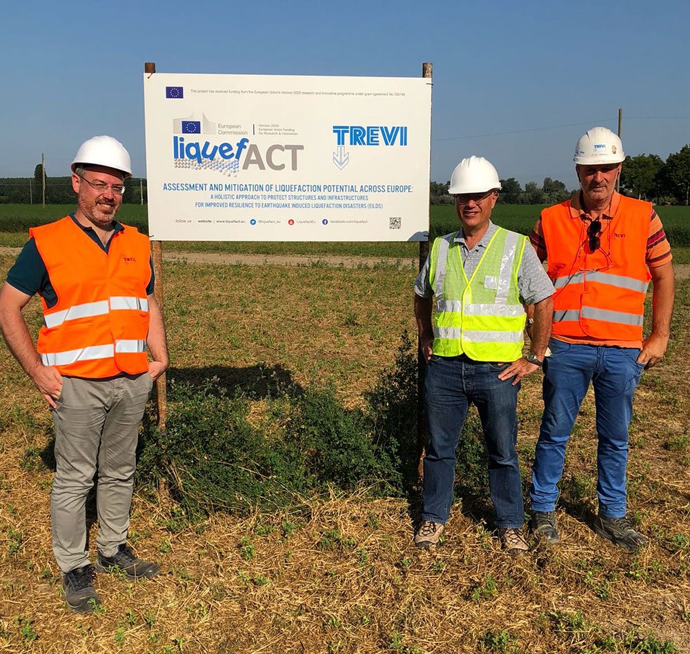 liquefact_eu's tweet photo. Thank you Emilio Bilotta, Maurizio Siepi and Luigi Ciaglia for the important efforts and contributions in achieving all the goals of the first IPS round of trials! #liquefact #liquefaction #earthquakes #mitigationstrategies #h2020 #EuropeanUnion https://t.co/fk3lGZUuh0