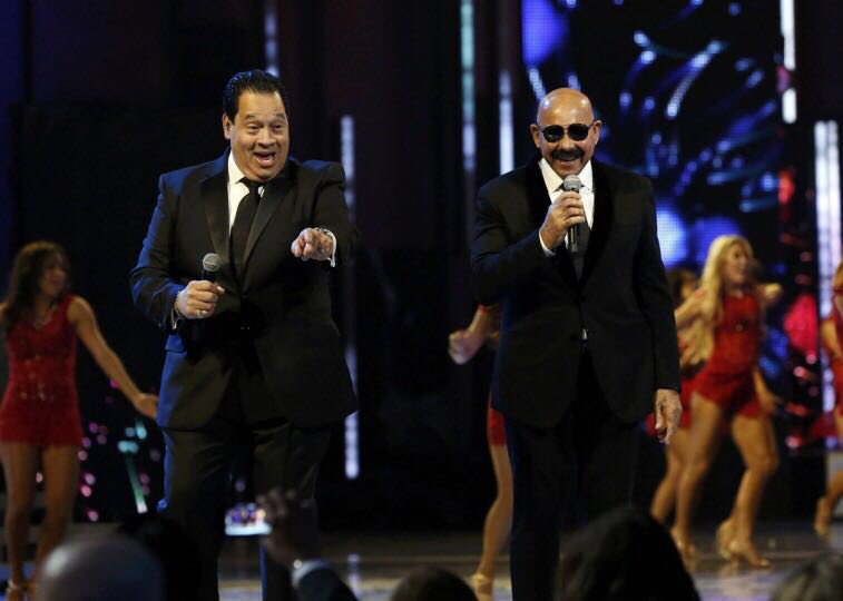 TITONIEVS's tweet photo. Throwback Thursday- Salsa Giants en Premios lo Nuestro. Con mi hermano Oscar D'León #tbt #titonieves #salsagiants #latinmusic #salsa https://t.co/AFUgGd0Msi