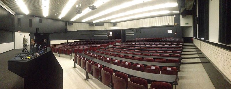 This empty conference room is ready to be filled with a lot of #sotm participants! At <a href="/polimi/">Politecnico di Milano</a> you'll find 6 conference rooms, sponsors tables, lunch area, an ATM and also a meditation room! (Pic. by <a href="/Ale_Zena_IT/">Alessandro Palmas</a>). ⏩ Check out some info on the venue here: 2018.stateofthemap.org/venue/