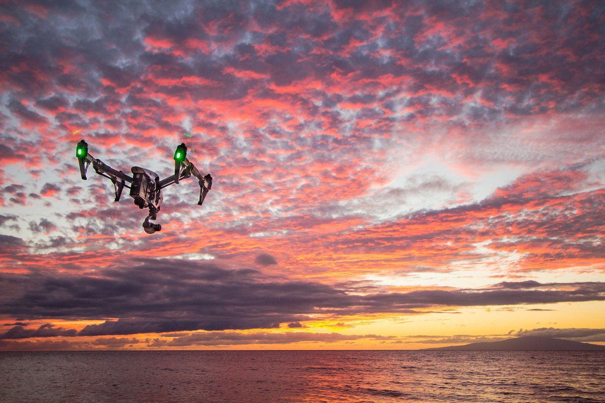 Je gaat op vakantie en je neemt mee.. je #drone natuurlijk! Maar waar let je op als je een drone meeneemt op #vakantie? Lees hier alle #tips en tricks om rekening mee te houden wanneer je jouw drone meeneemt op #reis. droneflightcompany.com/vliegen-met-ee… #RPAS #dronewetgeving