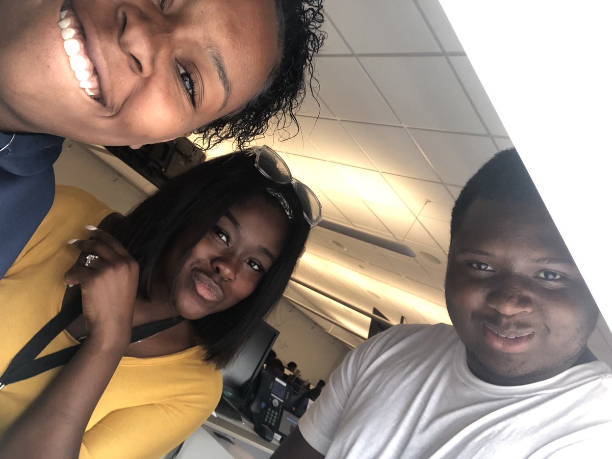 MogulPrep's tweet photo. Take selfies because these are the days that we live for -@shvwnyy 🙃 @MogulPrep Interns at @quickenloans! #Detroit #QuickenLoans #BigSean #MogulPrep https://t.co/wenlgQ8b1p