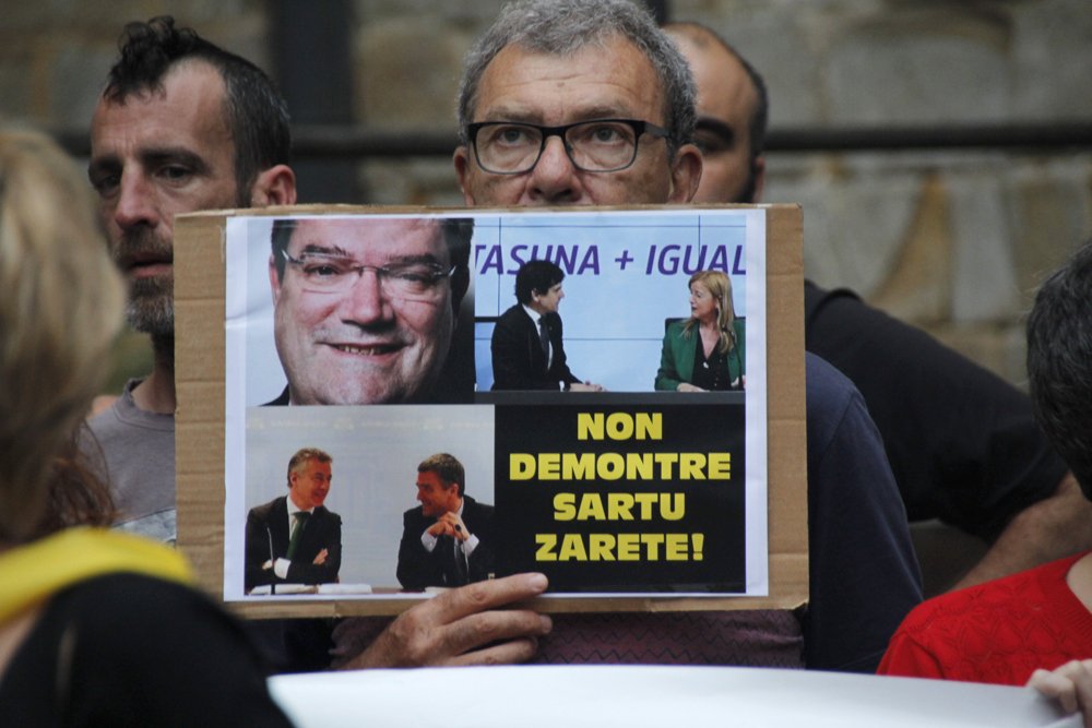 Herritar antolatuak ari dira egunotan Bilbora iristen diren migratzaileei harrera egiten. “Elkar-zaintzan oinarritzen gara, ez gara asistentzialismoan erori" (<a href="/mikelgi/">Mikel Garcia Idiakez</a> bidez) argia.eus/albistea/elkar…