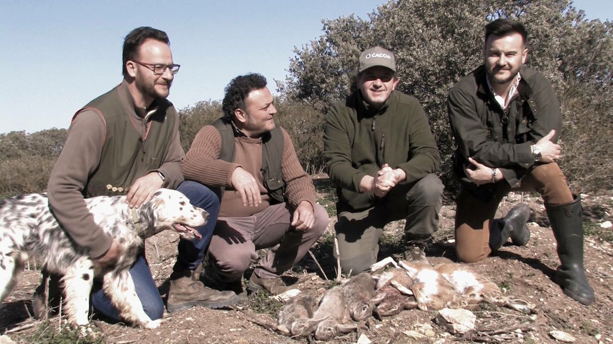 unpardeframe's tweet photo. #SPAGNANELMIRINO 4, in compagnia di grandi amici durante una meravigliosa giornata a #lepri e #conigli in Castiglia-La Mancia.
#cacciatv #caccia #caza #cacciainspagna #cazar #hunting #hunter #cazaenespaña #documentario #videoproduzioni #videoproductions https://t.co/1iyq4hZpKK