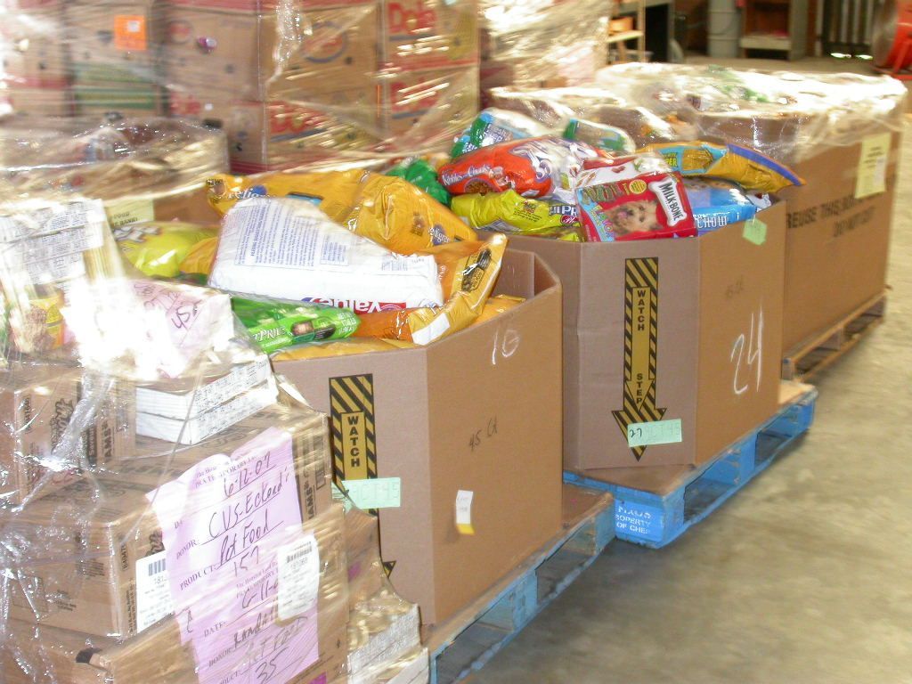 From 62 artists’ works @archwaygallery has created its 10th Juried Art Exhibit &amp; named us the recipient of 50% of sales. Join us 7/28, 6-9 pm, to buy a favorite piece. You’ll help defray  costs of storing/transporting 1000s of lbs of pet food. #doglovers #catlovers @InterfaithMin