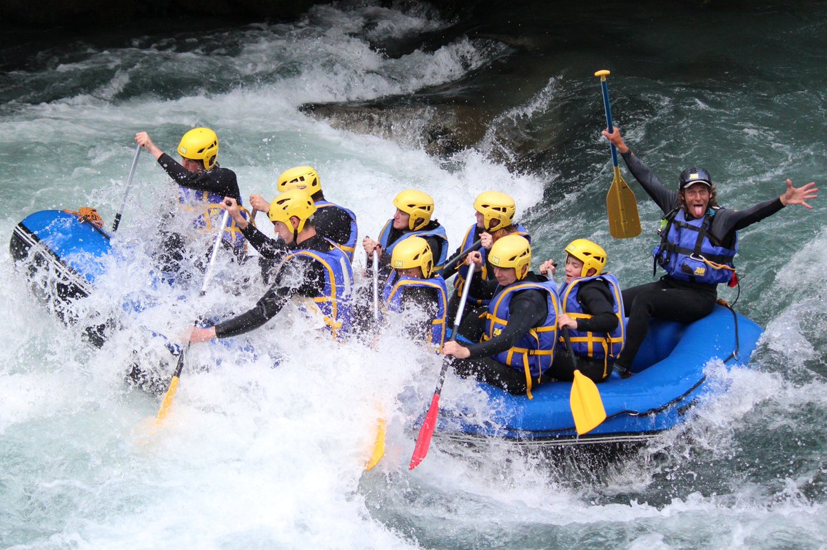 Envie d’une après-midi sportive ? Venez découvrir deux activités en une sur la demi-journée avec notre combiné raft/hydrospeed ou hot dog sur l’Isère ! 😃#anrafting #savoiemontblanc #laplagne