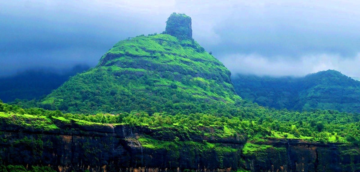 tripoto's tweet photo. This #hiking #getaway is perfect for a #DigitalDetox - https://t.co/BtfmuWIM9n
#travel #ttot #travelgoals #getawayguide https://t.co/rgv1x7nDkK