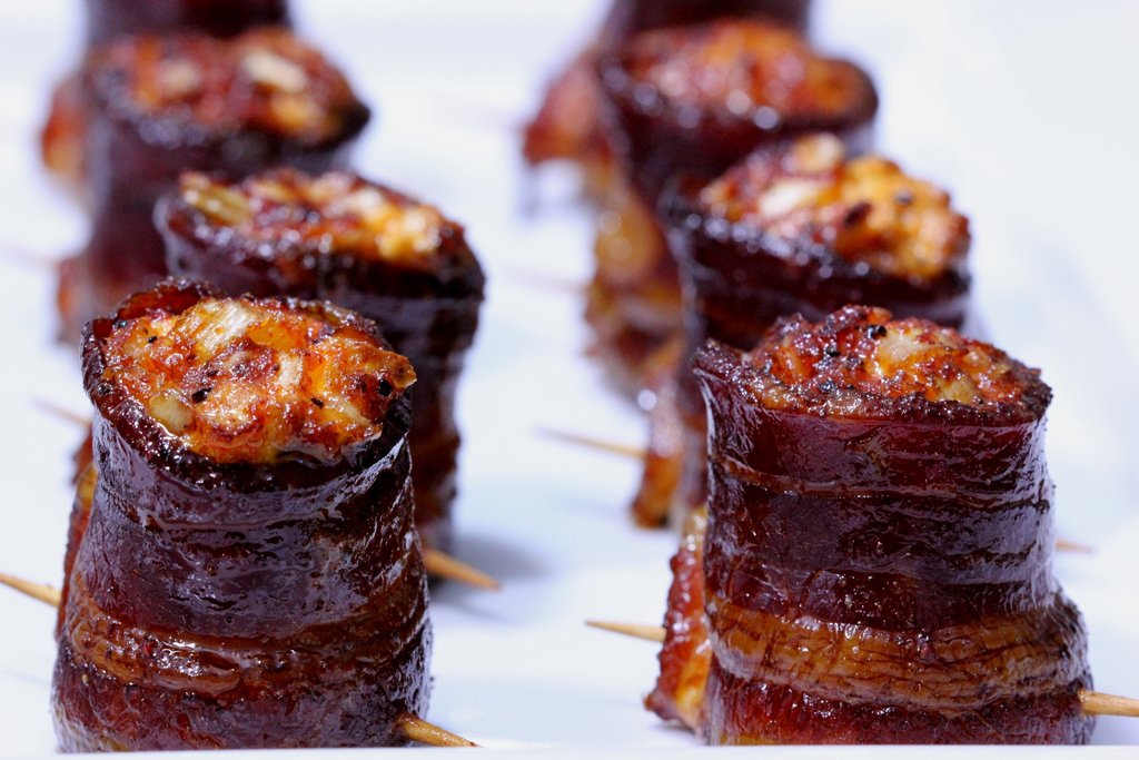 tulsajeff's tweet photo. With a name like "Pig Shots" they have to be good;-) Hidden inside the savory cream cheese is a BIG chunk of cheddar and topped with diced onions. https://t.co/xN5EggHvW0
.
.
.
.
.
#smokingmeat #smokedmeat #bbqtime #wrappedinbacon #baconwrapped #smokedappetizers #smokingrecipes https://t.co/F3JnCAOmGN