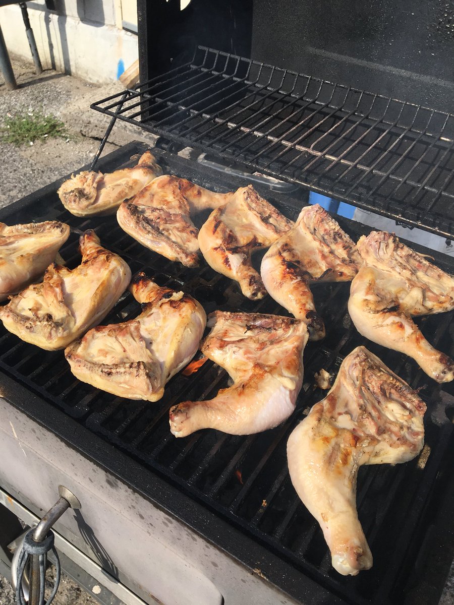 friends_diner's tweet photo. Today’s lunch special at #friends_diner. Charcoal bbq chicken. Served with potato salad and corn on the cob. https://t.co/nKsuAbuCU8
