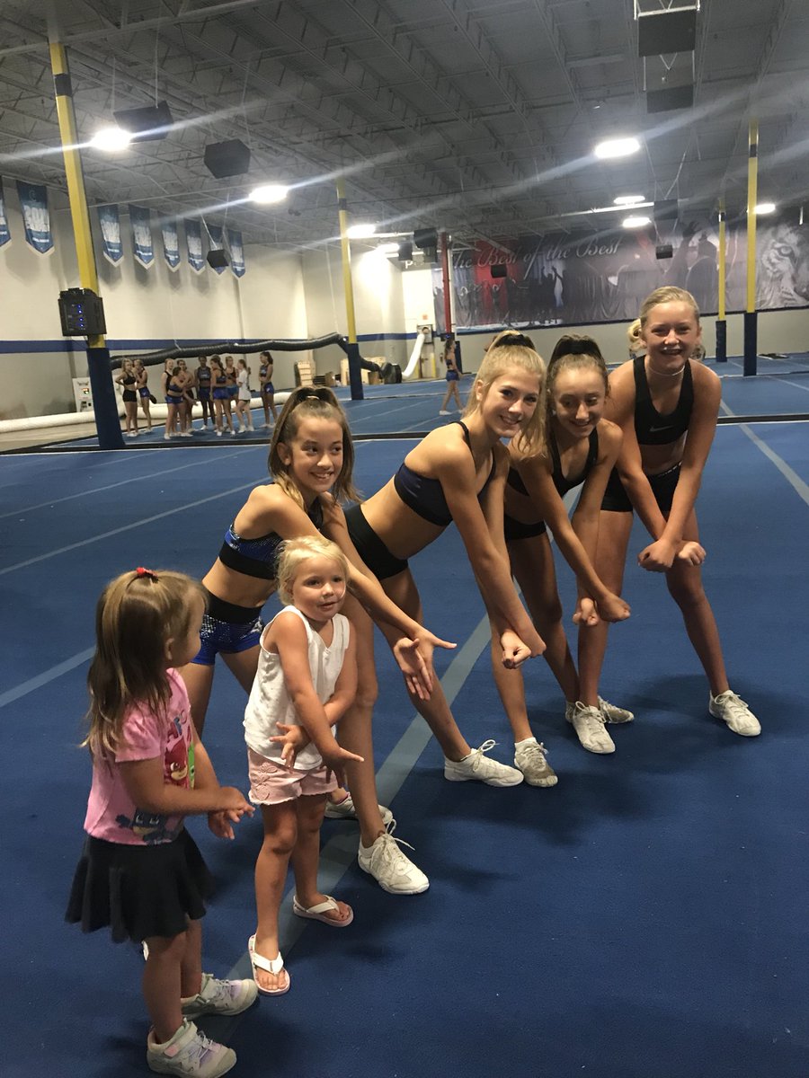 nikkileigh5815's tweet photo. These Dynasty Cats are full of energy and determination to win day 2 of camp @CA_DynastyCats @CA_CharlotteNC https://t.co/gzpek1Jent