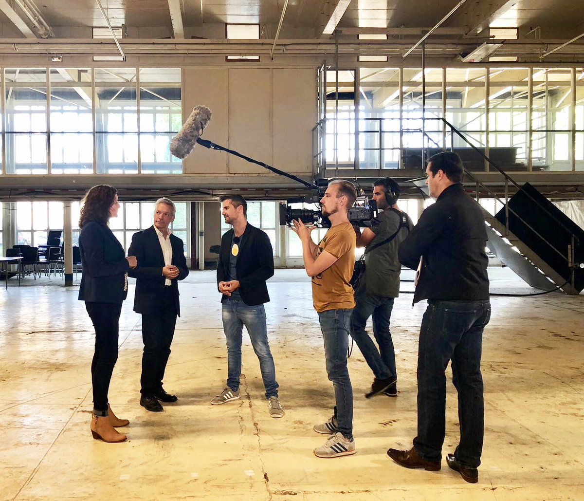 HAL 12 is de voormalige productiehal van sigarettenfabriek Turmac in Zevenaar. Samen met Bureau Rowin Petersma werken we aan het ontwerp van de hal. Deze aflevering van Gebruikte Stenen van Omroep Gelderland gaat over dit industriële erfgoed. bit.ly/2LNbALK