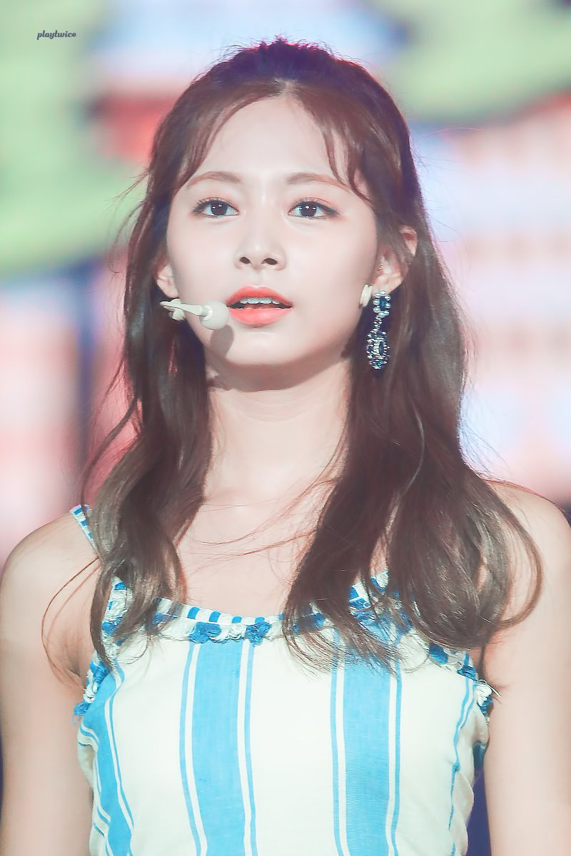 playtwice1020's tweet photo. 180717 열린음악회
#트와이스 #TWICE #쯔위 #TZUYU https://t.co/qQRErJ2ZT7