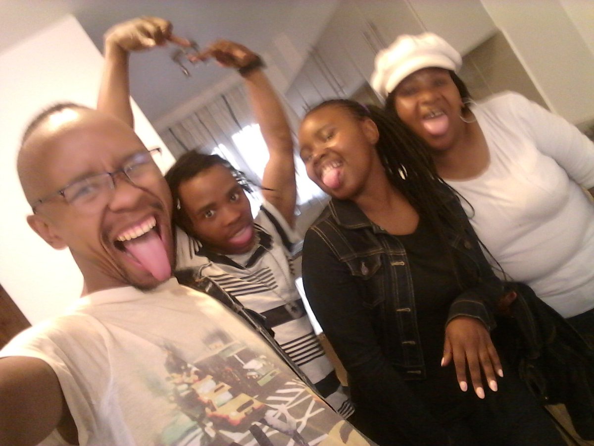 Davince_m's tweet photo. Let's go back to pls family. #familytime #facation #themochelas #Tbt https://t.co/Oq7Ypy9j0r