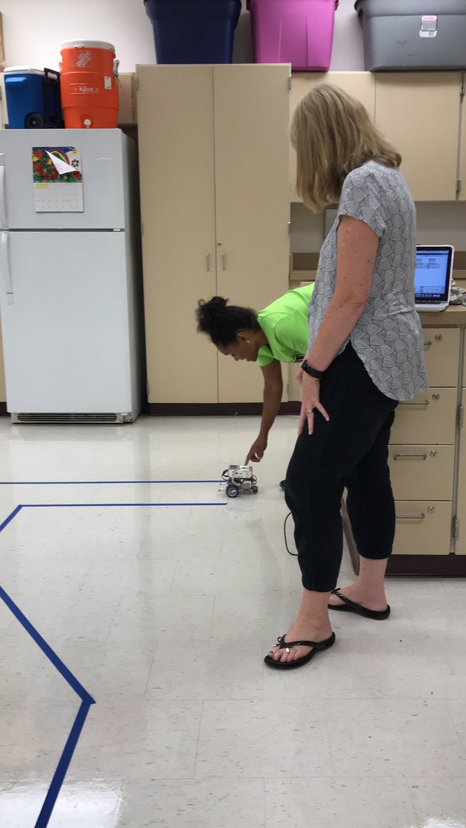 carwiseTBK8's tweet photo. STEM Collaboration & Learning!@TampaBaySTEM @HillsboroughSch #WeClimbTogether #HCPSSTEM #TBK8Lego https://t.co/E7xvQNFpdh