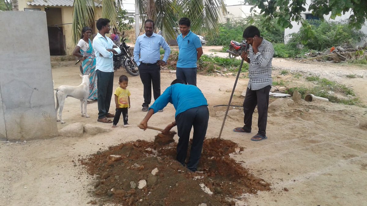 #ZSBPTS #ZSBP &amp; <a href="/AtmakurMpdo/">Mpdo Gopalpet</a> నందిమల్లలో #SwachhSarvekshanGramin2018 గురించి అవగాహన కల్పించి గ్రామాన్ని స్వచ్ఛ గ్రామంగా మలచటానికి ప్రజలకు ప్రేరేపించటం జరిగినది
#నాగమ్యంస్వచ్ఛవనపర్తిజిల్లా #స్వచ్ఛతకైజనఆందోళన  <a href="/swachhbharat/">Swachh Bharat Mission - Grameen</a> <a href="/Collector_WNP/">Collector Wanaparthy</a> <a href="/TSSBMG/">Swachh Telangana Gramin</a> <a href="/paramiyer_/">Param Iyer</a> <a href="/MinofDWS/">MoDWS</a> <a href="/TelanganaCMO/">Telangana CMO</a>