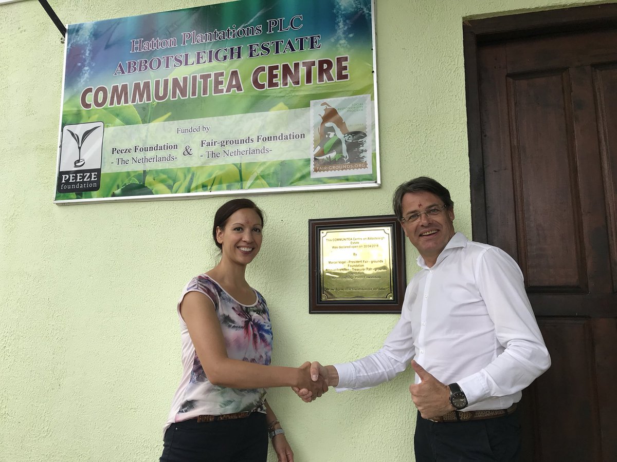 Heb jij het filmpje al gezien van de opening van het Community Centre op het Abbotsleigh Tea Estate in Sri Lanka? Check bit.ly/2v2Ozgo Een mooie realisatie van een gezamenlijke project <a href="/PeezeFoundation/">Peeze Foundation</a> <a href="/Fair_Grounds/">Fair-grounds</a> #Foundation