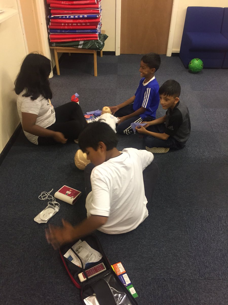 melissabFCHO's tweet photo. Summer at Clarkwell ☀️ keeping those little 🧠 active, learning first aid and how to stay safe over the holidays #fchostrong @FirstForFCHO @LisaMfcho @CafferkyEmma 😁🤕 https://t.co/CvycnqCNuV