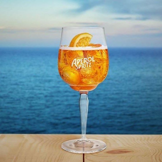 A bitterly refreshing Aperol spritz - an ideal drink for a hot summer's evening. The Guardian have an article looking at how over the past 10 years the UK has fallen in love with this previously little-known aperitif, which will be covered in this week's… ift.tt/2LDv5cQ