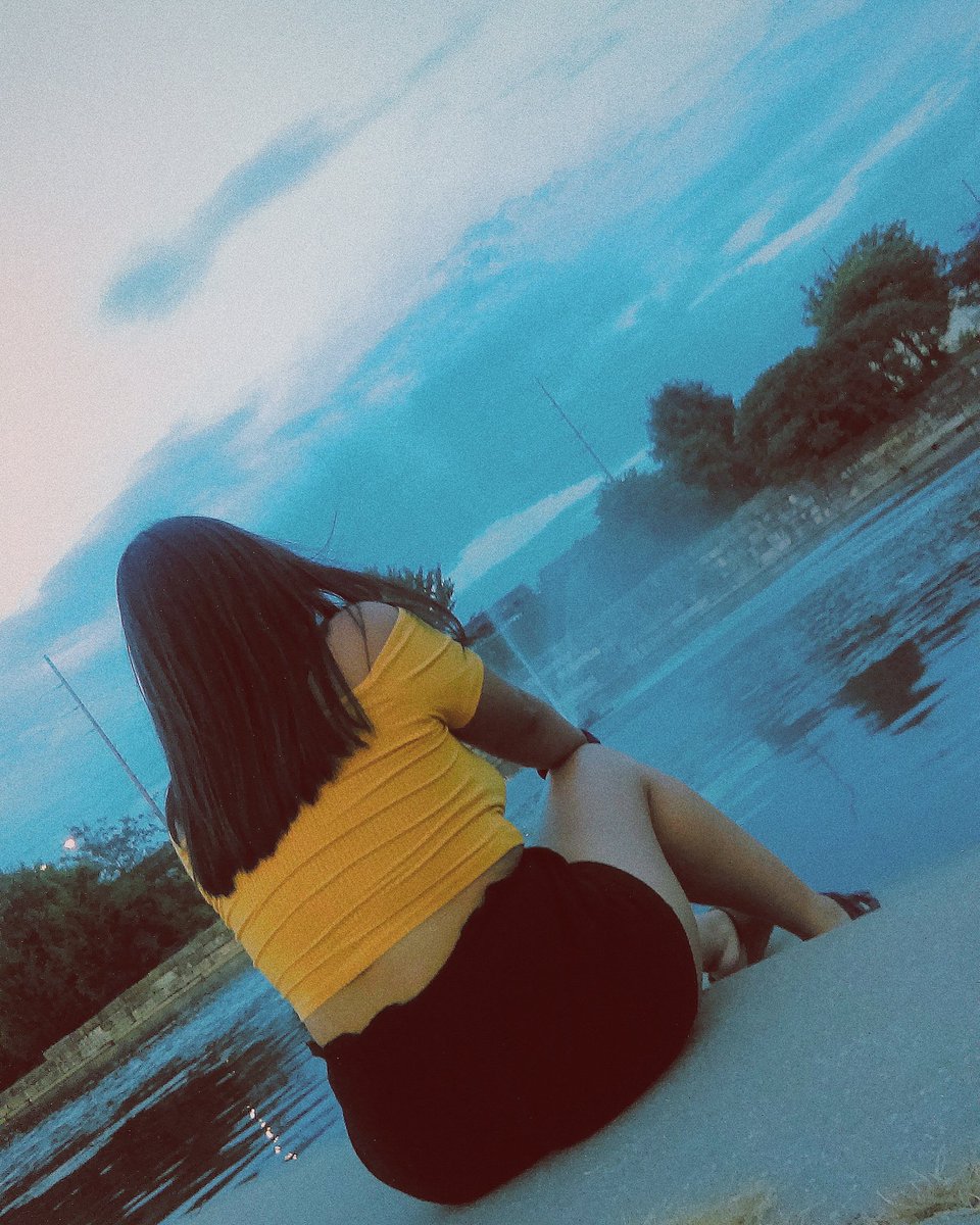 _m_j_b__'s tweet photo. Yo, why are all my friends so thick?!  
@vMiriamvv https://t.co/B88OM0Hqzf