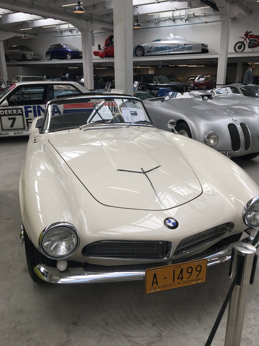 TatianaVoytsenk's tweet image. BMW car lovers&apos; paradise #SAPCXDAY #SAP_CX #BMWClassic