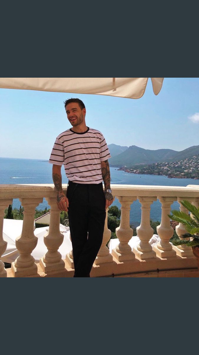 _psycho_23_'s tweet image. Raga ma quanto è bello? È così cresciuto e io voglio piangere
#8YearfOneDirection 
#MITAMFanTour 
#TeenChoice 
@onedirection