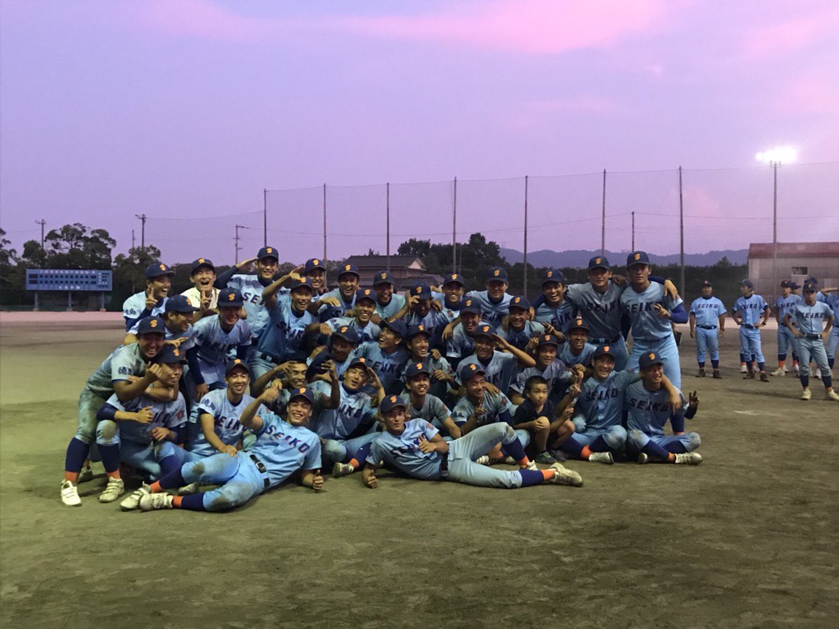 ka3za2ki2's tweet photo. 鳴門高校に4-2で負けました。
ここまで3年間皆と同じ釜の飯食うて苦しい時も楽しい時もいつ周り見ても一緒に戦ってる仲間がいて本当に恵まれた環境の中で野球を続けることが出来ました。一緒に苦しんだ時間楽しんだ時間すべてが一生の財産です。
目の前で見た優勝の瞬間は忘れへん
鳴門まじで頑張れ💪 https://t.co/AYIOgDqEC0