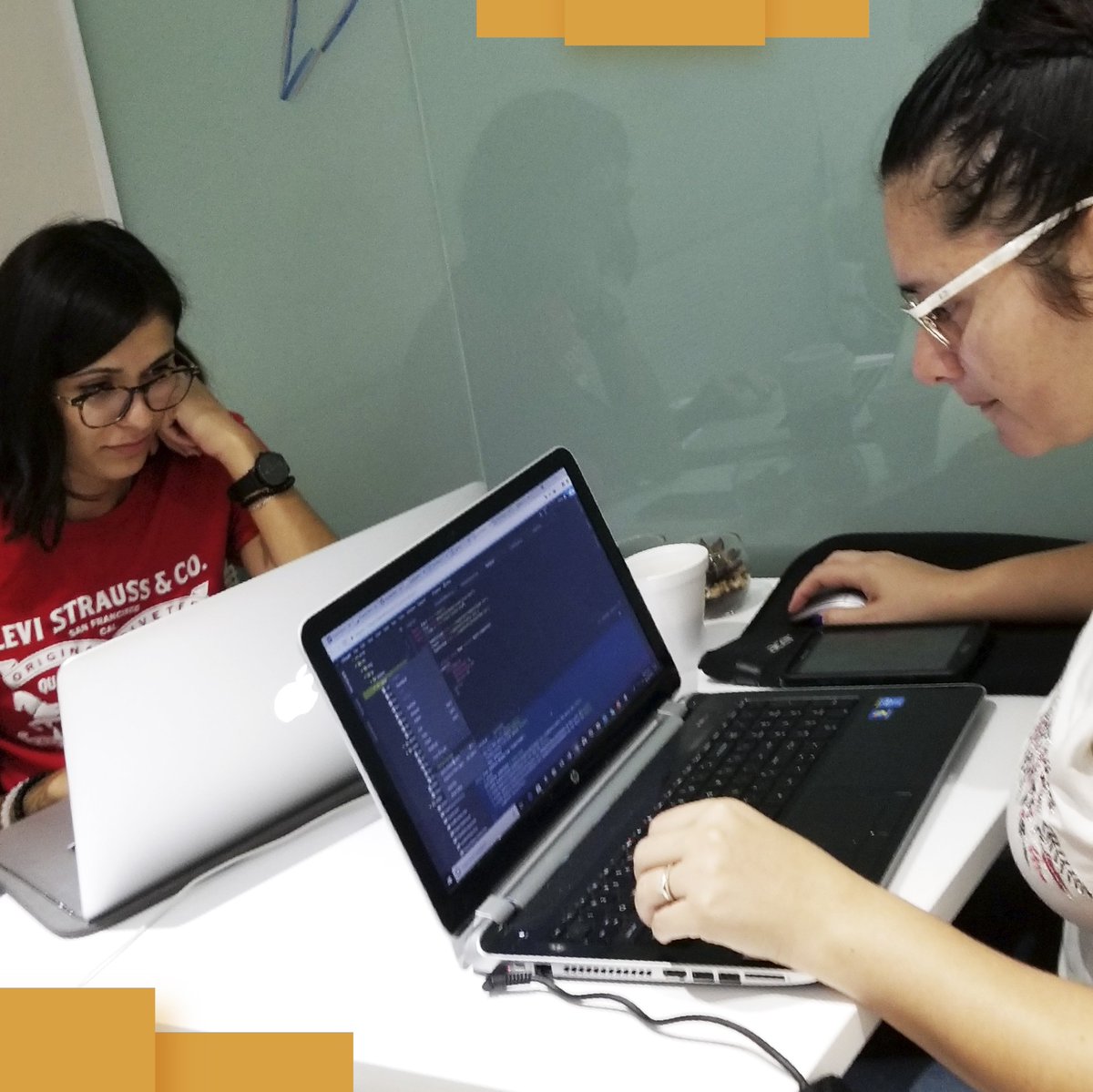4GeeksAcademy's tweet image. Women power in action! 💪 #4GeeksAcademy
.
.
#GirlsWhoCode #CodingGirls #JavaScript #Reactjs #Python #CSS #HTML #TimeToCode #Course #BootCamp #Coding #Miami #Technology #CodingEducation #PartTime #LearnToCode #Developers #WebDeveloper #Programmer #Geeks #Code