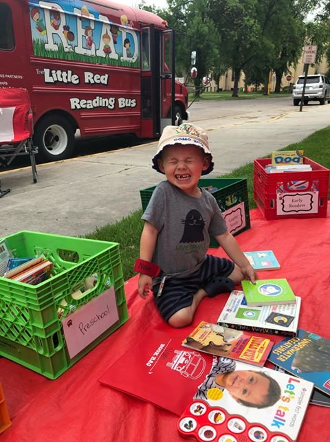GFRedReadingBus's tweet photo. This is Noah, he is so excited because he filled up his stamp card this week and got to pick out a prize... be like Noah, come see us at Phoenix Elementary at 11:00 or Riverside Park at 12:30! It's #doublestamp week!! #readeveryday #LRRBSummer2018 #ILoveGF #GFisCooler https://t.co/yQjGlm2VM0