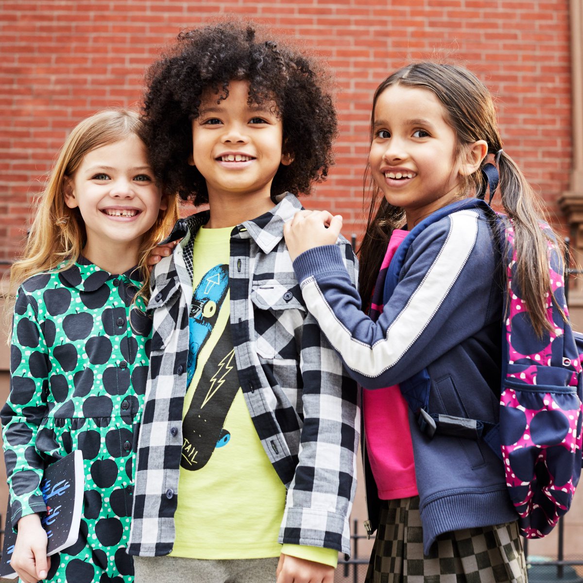 teacollection's tweet image. Checkered cabs, juicy apples and towering skylines... our back to school collection brings big city adventures home. Shop all new Tea, straight from NYC: bit.ly/2mWM1Ov