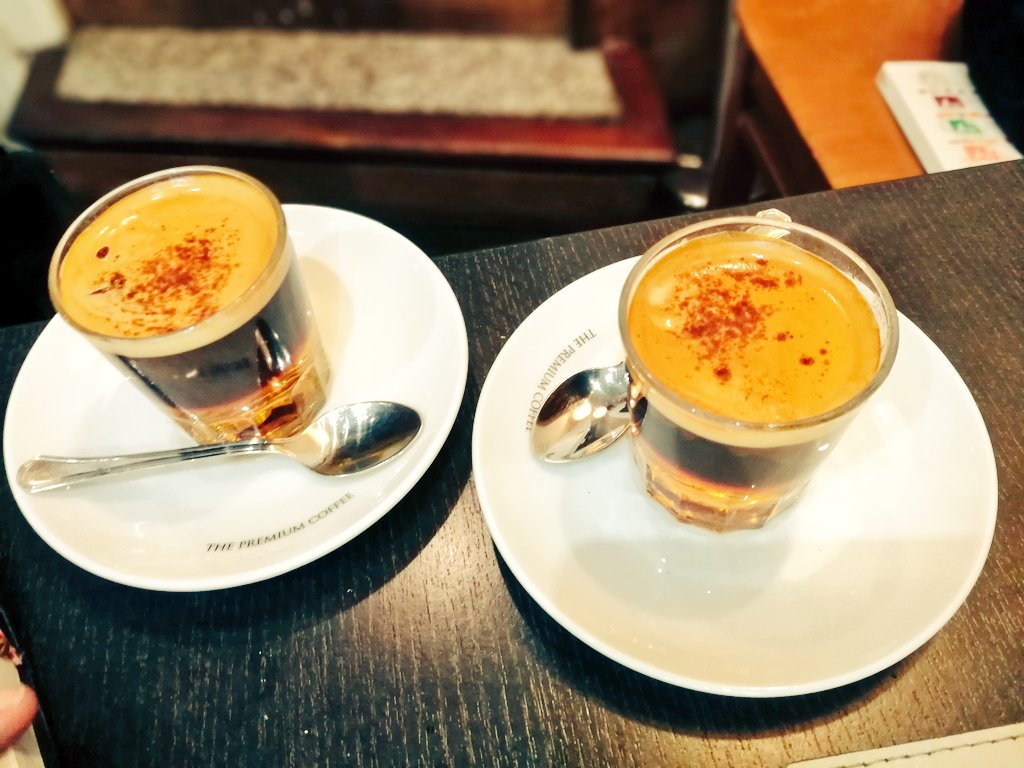 MamarachaVlc's tweet photo. Después de una buena comida con nuestro #menudeldia, toca unos carajillos quemados como Dios manda. #felizjueves para todos. #estapasando @Cafescandelas @turistaenmipais https://t.co/RJf3NpJJ4v