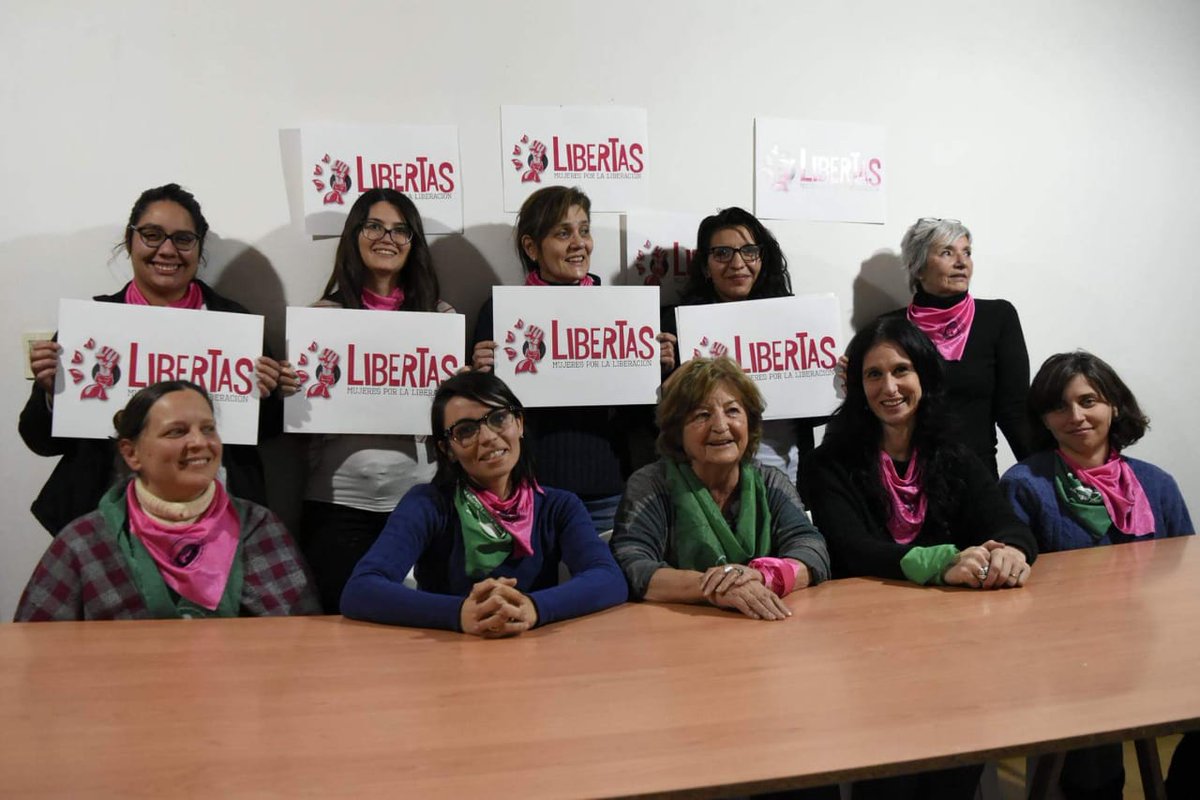 MicaelaGomiz's tweet photo. SOMOS LIBERTAS, MUJERES POR LA LIBERACIÓN 👭♀✊
#Hoy lanzamos en #Neuquén la organización de Mujeres q nuclea cras d muchos años d militancia en el Movimiento d Mujeres. Diversas trayectorias pero 1 objetivo común: romper las cadenas de la opresión que nos impone el patriarcado. https://t.co/cgIsqFyXf9