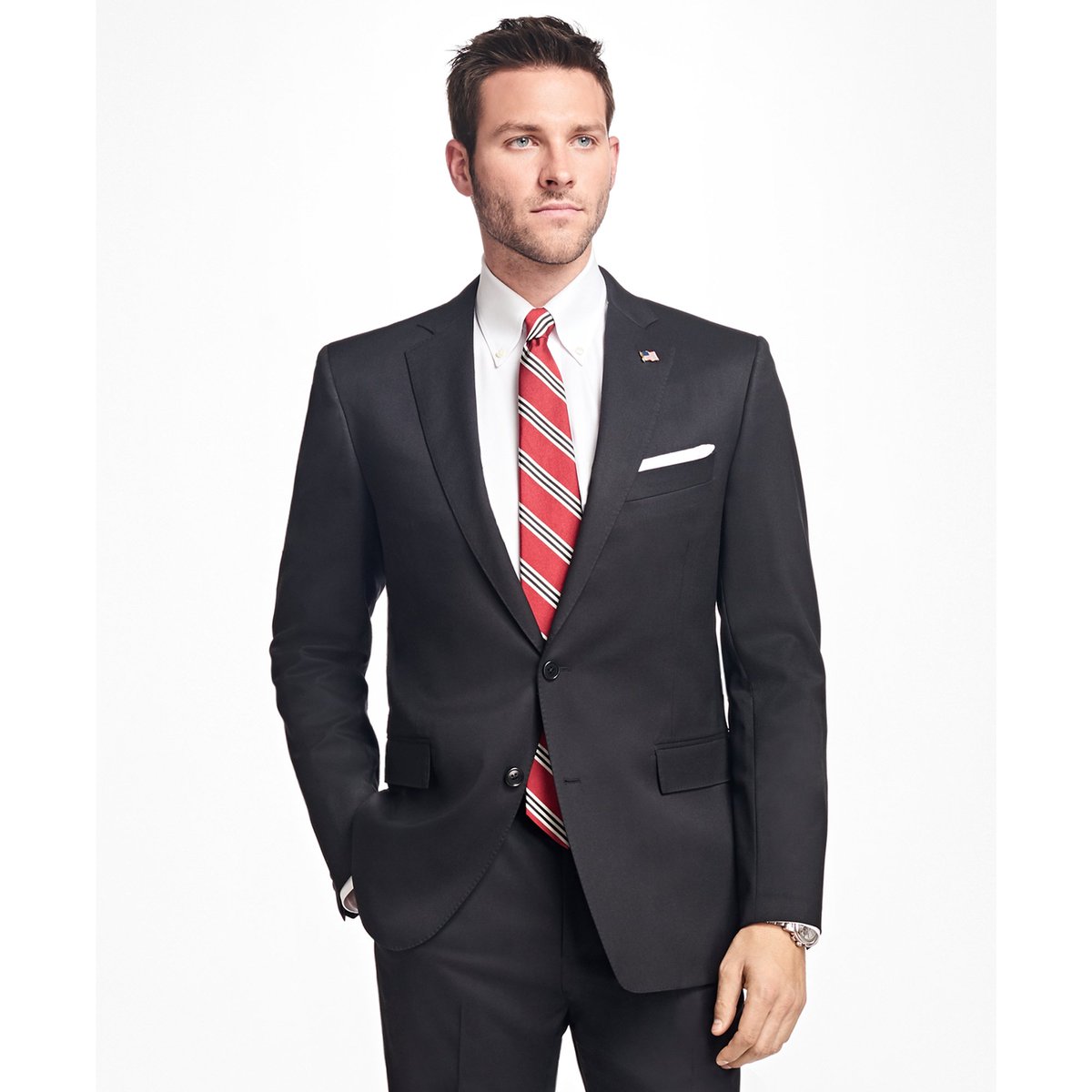 A la hora de trabajar, los trajes #BrooksBrothers son tu mejor compañero. Distinción y elegancia. Encuéntralo acá: bit.ly/2ME3lCp