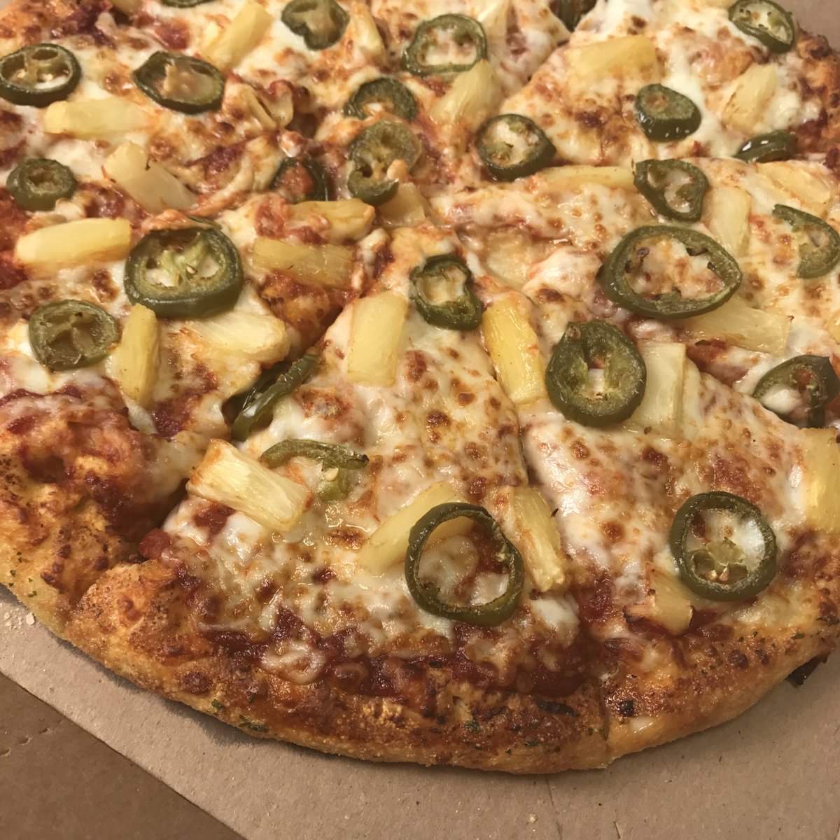 dominos's tweet image. Whoever said 🚫🍍 doesn’t know what they’re missing.