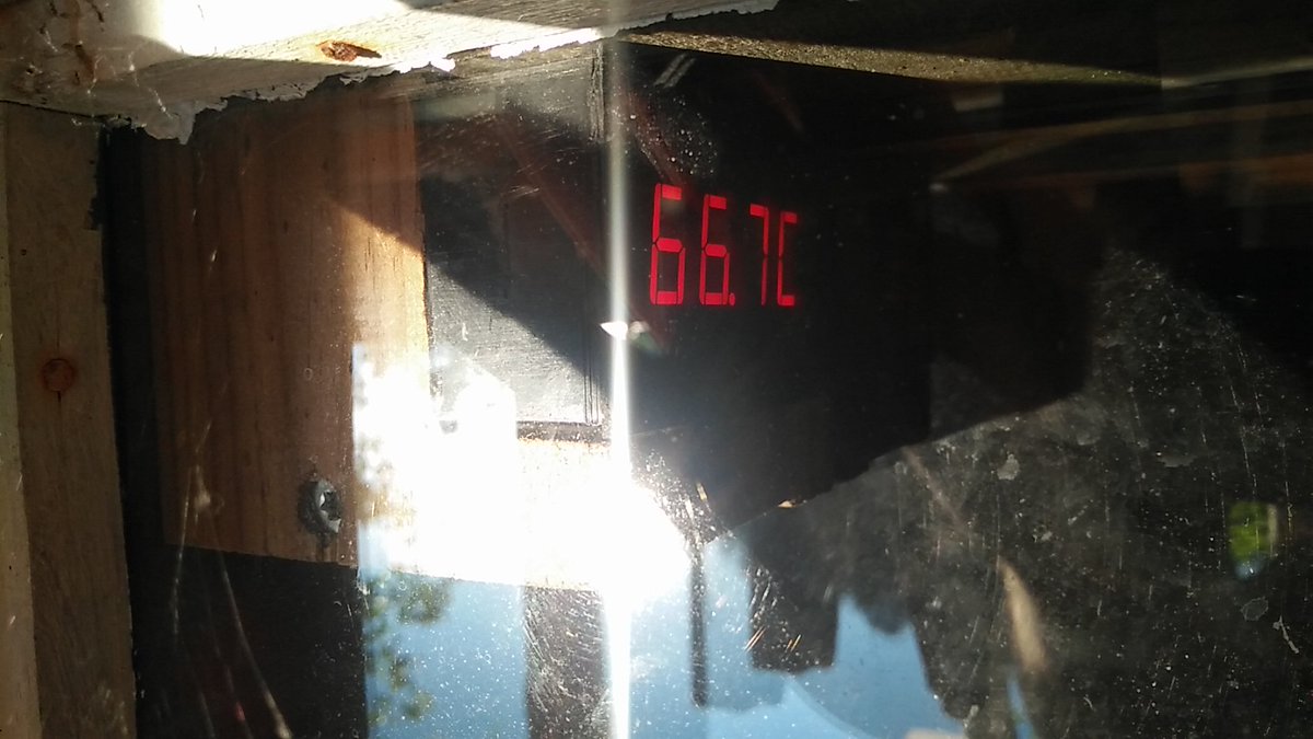 LiKimmo's tweet image. #veryfinnishproblems outdoors 28, waiting sauna to warm up