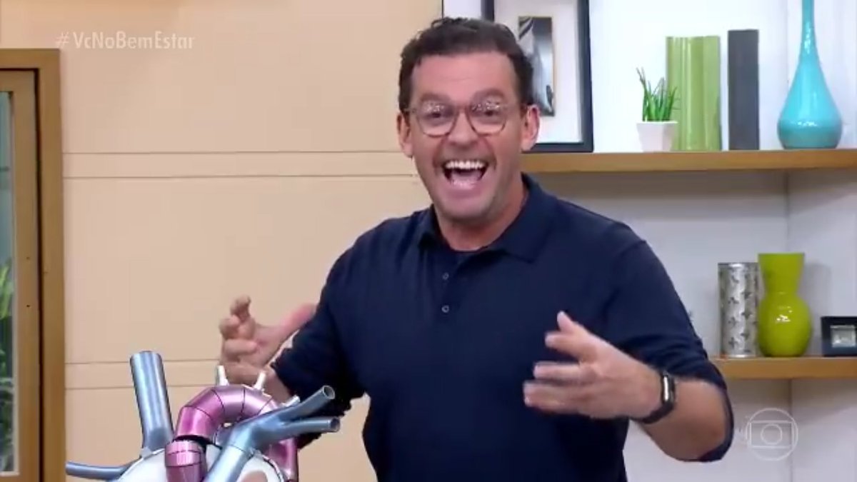 rfl0001's tweet photo. eu contando as coisas super animado pra minha mãe // minha mãe https://t.co/DT4XOVr0C6