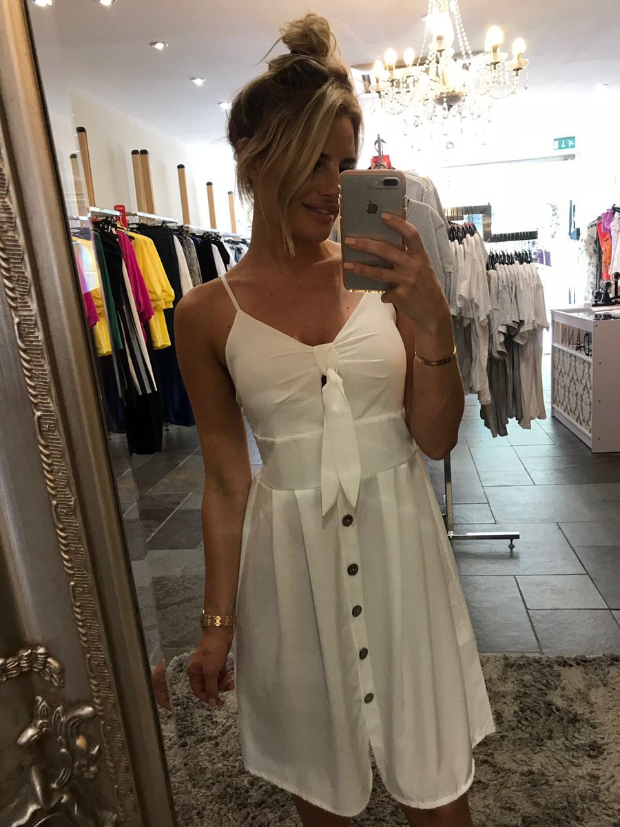 dannis dress boutique