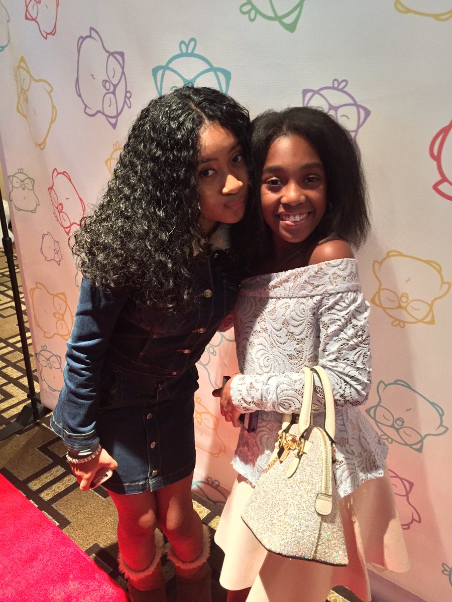 kindlykenikki's tweet photo. @Lyrikkal I have another one for you! #ThrowbackThursday #thenicestperson #shelovesherfans #njtotexas #girlpower #meetandgreet #bighugs #bigstar #rapprincess https://t.co/6b0Usp713H