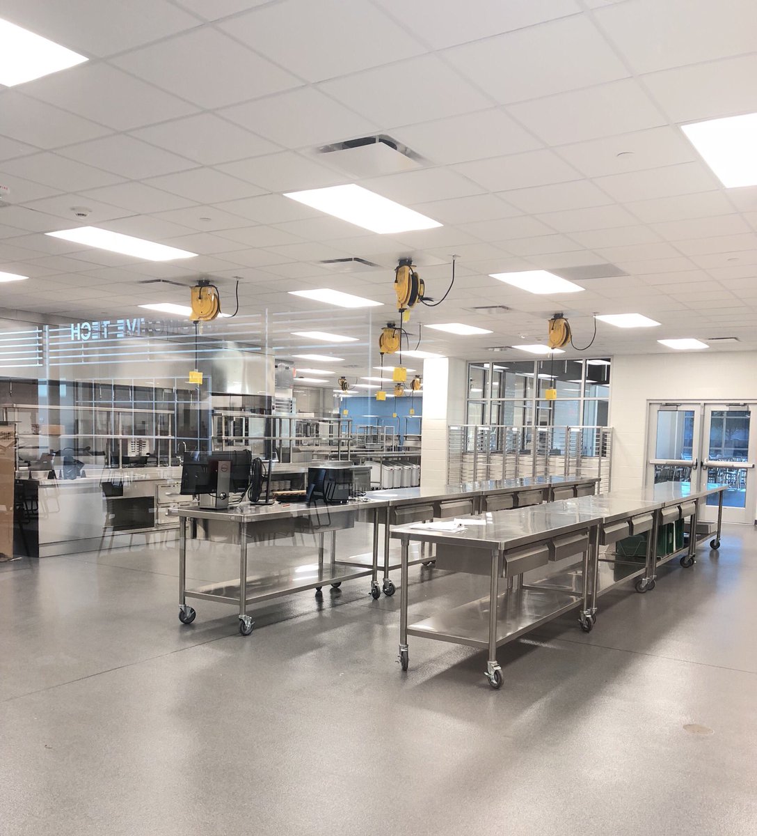 ElsikNGCRams's tweet photo. CTE Center is ready for the 18-19 school year #AliefProud #technology #familia #destinationgraduation @AliefISD @AliefCTE https://t.co/veaMFn3RbK