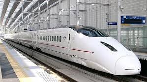 fxmenage's tweet photo. Dis donc @SNCF ton nouveau TGV il pompe pas un peu le shinkansen japonais ???? https://t.co/ttb6JCjq2J