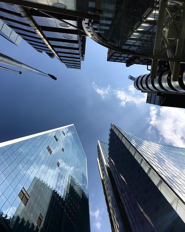 kalavros's tweet photo. Metropolis • #shotonmonent #architecture #skyscraper #sky #london #londoner https://t.co/WfCX1k1QJb https://t.co/6bAYvnvXRd