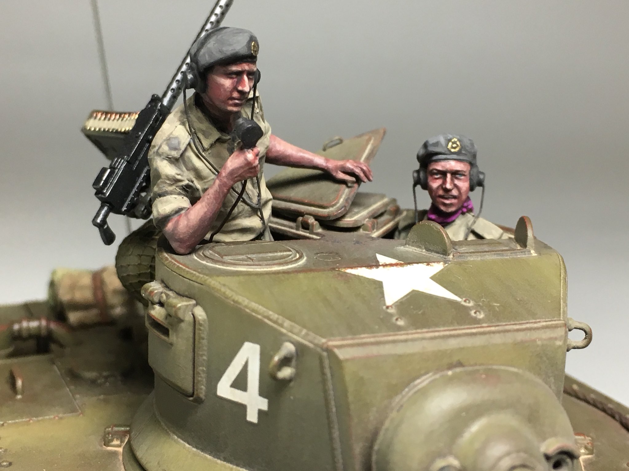 曹長 Sur Twitter タミヤ2代目スチュアートにはタミヤ新世代の3dスキャン原型フィギュアを乗せたいと思って バレンタインの2人組を乗せました 顔の向きを少し変えただけでぴったりー
