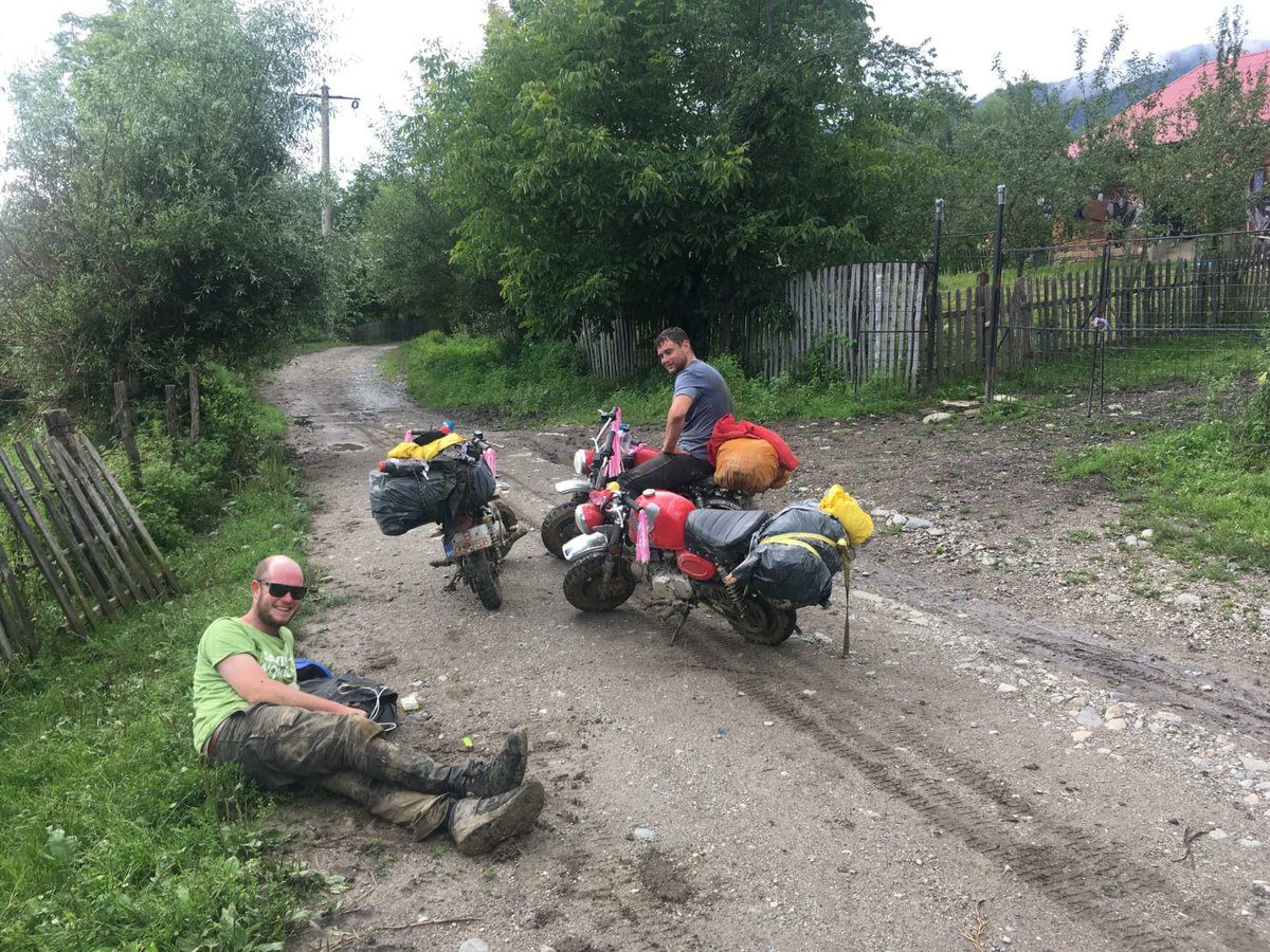 TheAdventurists's tweet photo. Track our glorious monkeys as they romp towards the finish line: https://t.co/eht4pStJwk. #MonkeyRunRomania https://t.co/FYhcmWOzXg