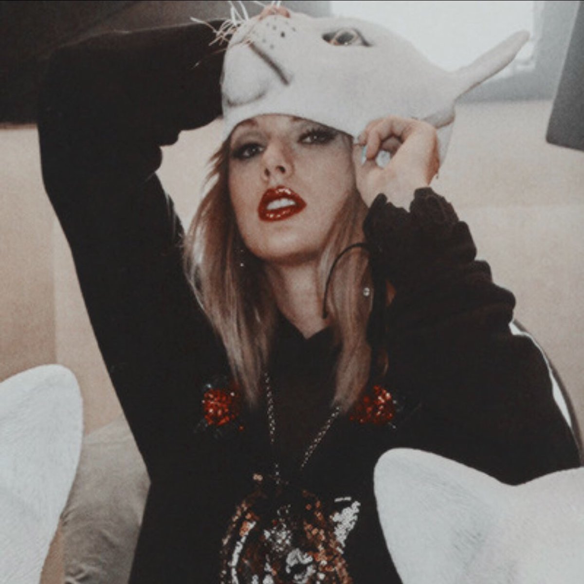 pckcactus's tweet photo. taylor swift+shinee ☆彡
1/2
。rt se pegar
。fav se gostar https://t.co/FtwE4UokN2