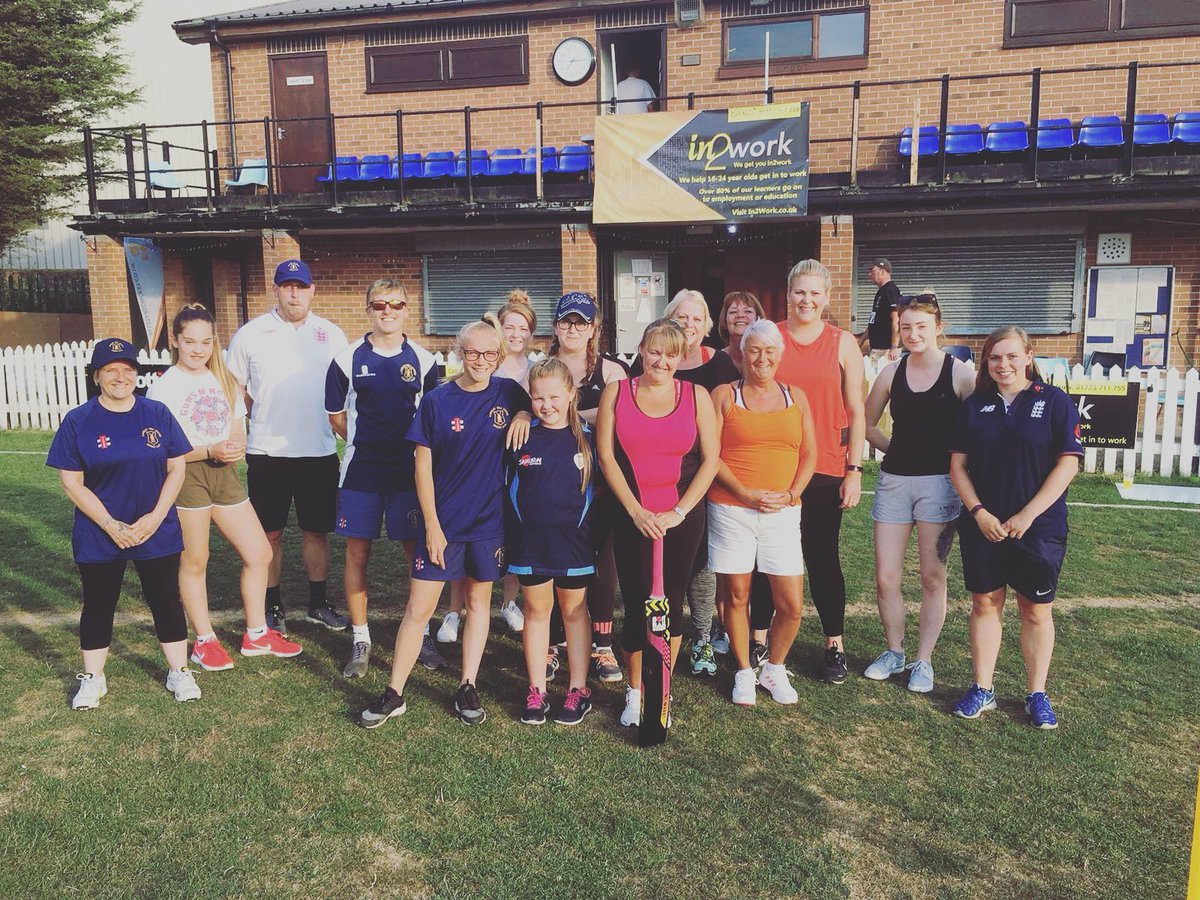 EastMidsWCL's tweet photo. What a splendid group of cricketers at @LangleyMillCC  last night!! 🎉🏏 Hope you had fun guys!!😃😃

#GirlPower #ThisGirlCan #EnglandCricket #GoBoldly #WomensCricket #WomensSoftBallCricket #SoftBallCricketSummer #SoftBallCricket https://t.co/WAVaynrJxD