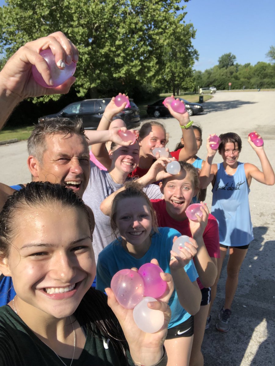 lhsgirlsxctf's tweet image. Water Balloon Thursday is a great way to recovery after a nice long run. #summerxc #trainforsuccess #golemont