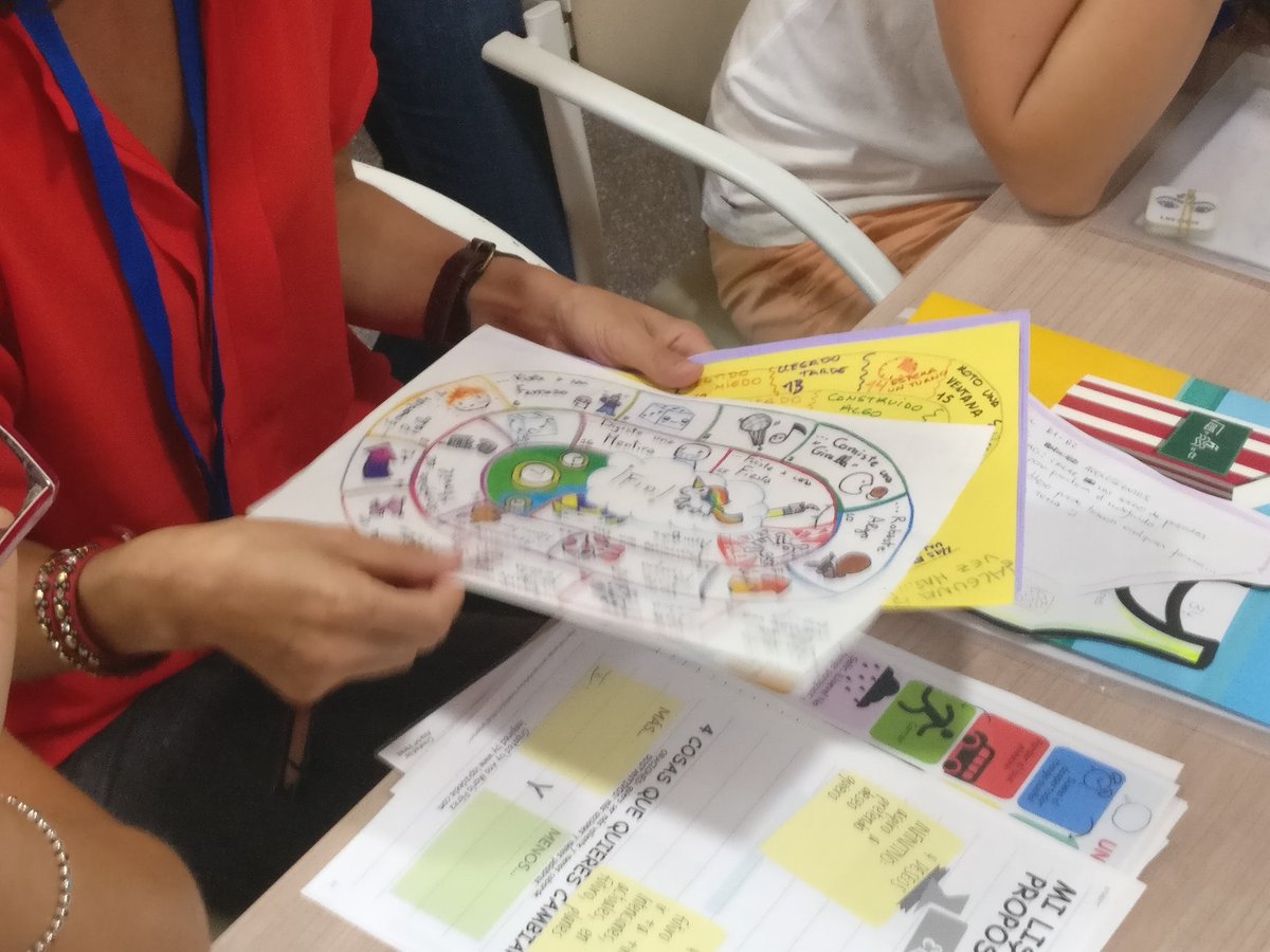 RevistaHabla's tweet photo. Un mercadillo de ideas lleno de intercambios geniales (3). #Profedeele18 #TwitterELE https://t.co/ShC8HHePxo